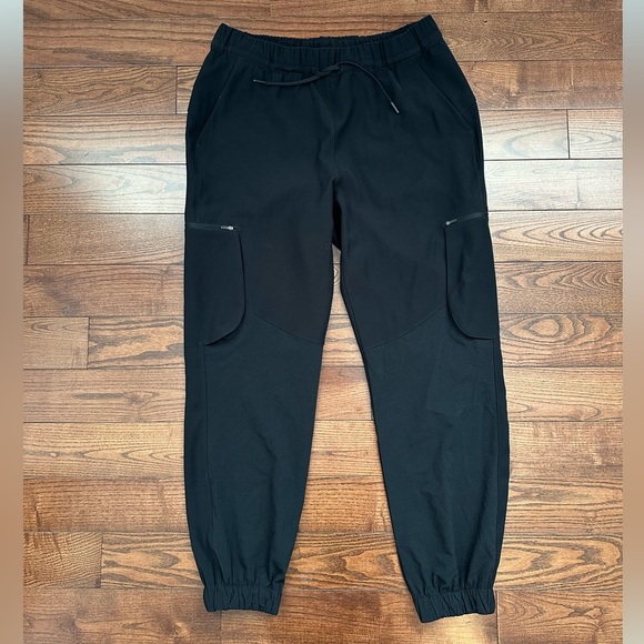 Lululemon Relaxed Mid-Rise Cargo Pant - Picture 6 of 10
